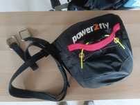 Paraquedas reserva paramotor Dudek com bolsa lateral em cadeira Dudek.