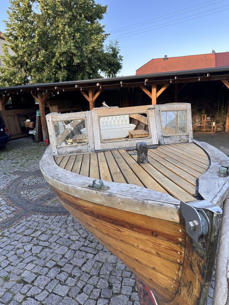 Łódź drewniana / jacht / gondola