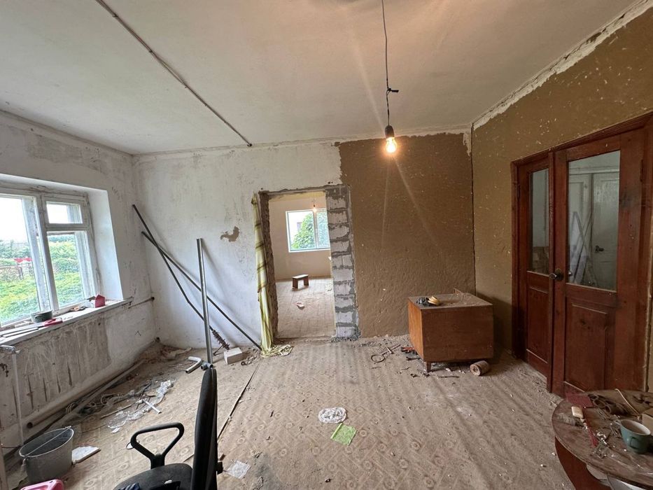 Продаж великого будинку в селищі Ружин Житомирська обл. 150 км до Київ