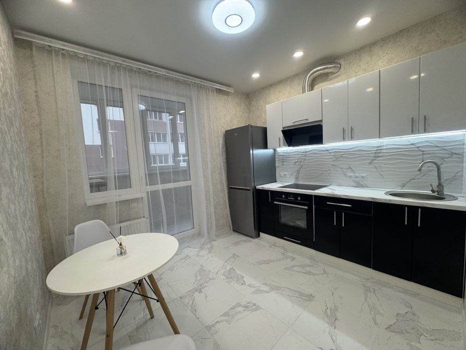 Тепла й стильна квартира ЖК Птичка біля метро — заїжджай і живи!