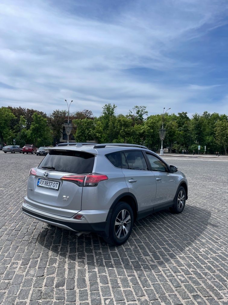 Toyota Rav 4 2017 року