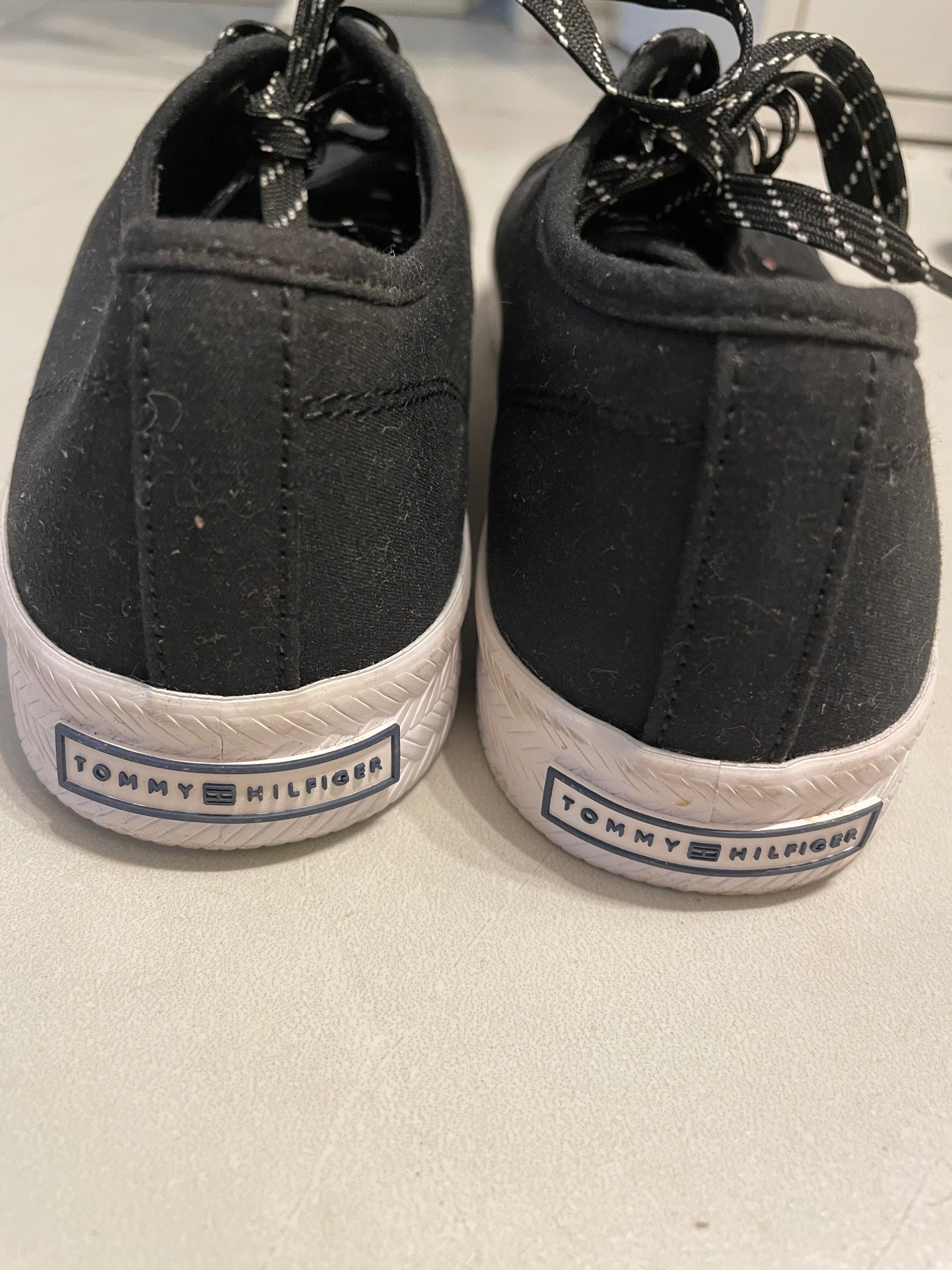 Czarne trampki damskie Tommy Hilfiger