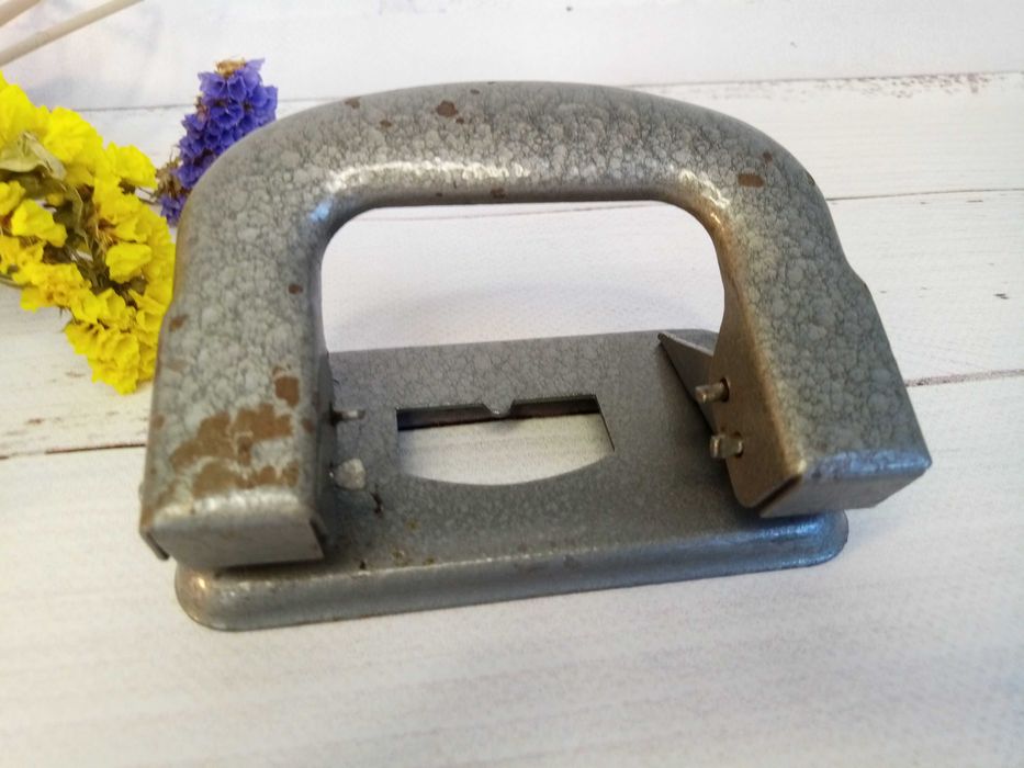 Дырокол металический времен СССР / Дірокол металевий часів СРСР