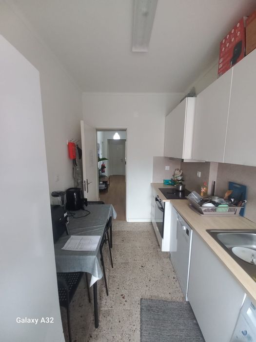 Quarto alugar almada