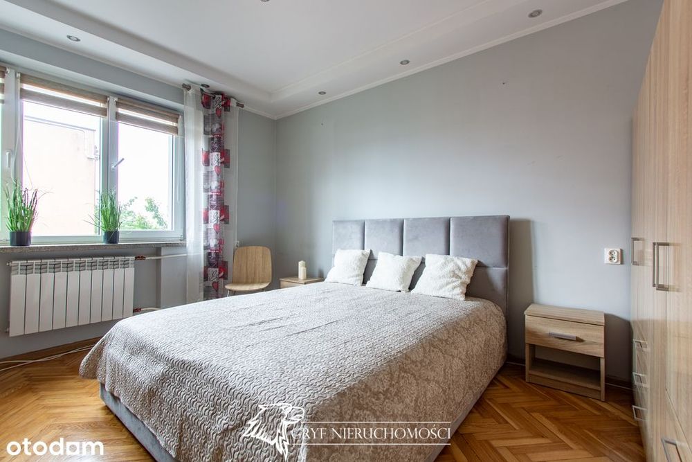 - 2 piętrowy dom wolnostojący z dwoma garażami -