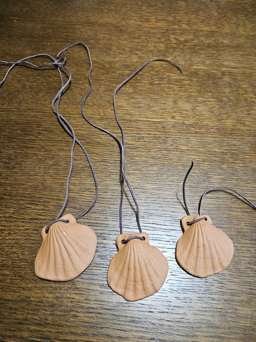 Wisiorek na rzemyku 3 szt