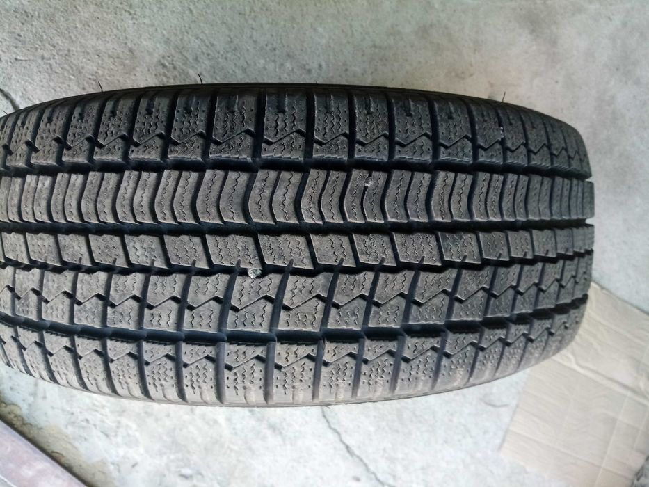 Шина 215/60/16   б/у  зима глубина 8 мм