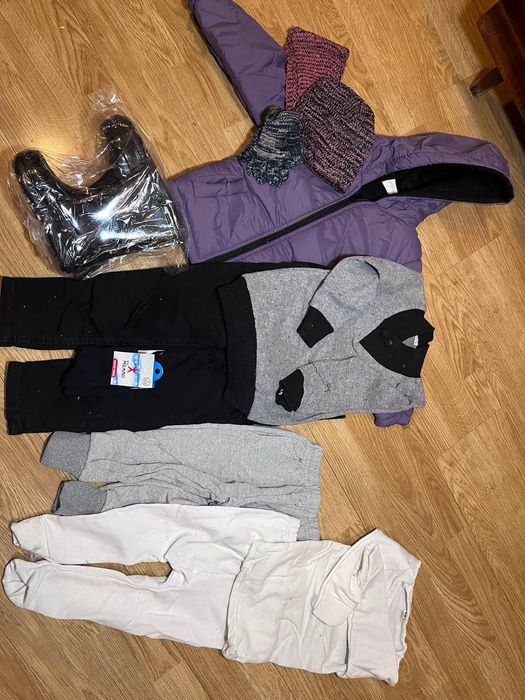 Набор дитячих речей (зима/осінь) розмір на 2-3 роки

Продаю комплект д