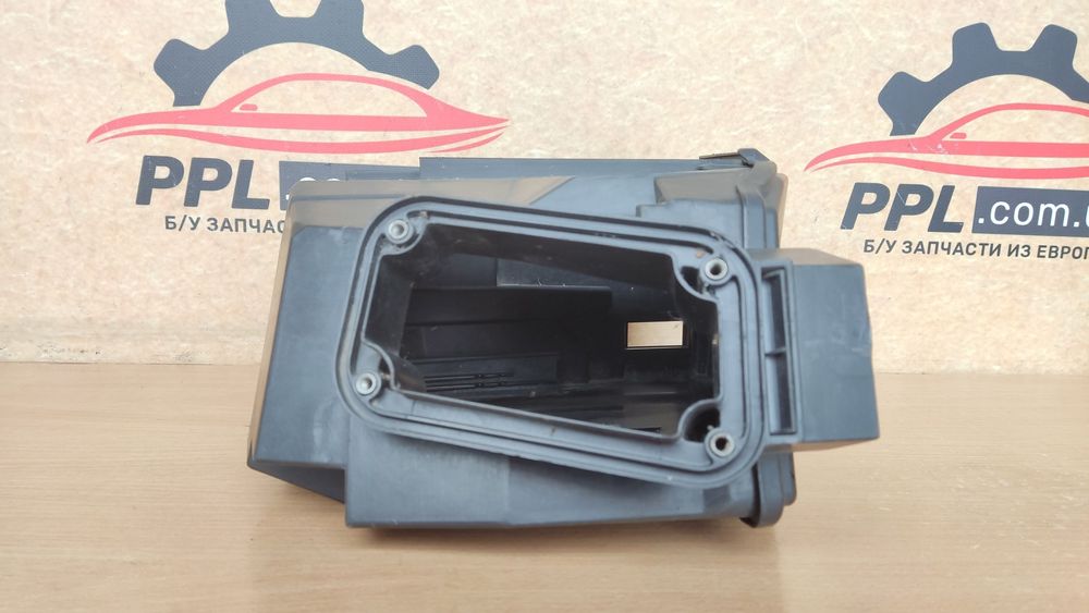 Mercedes C W203 00-07 корпус блока реле предохранителей A2035451303