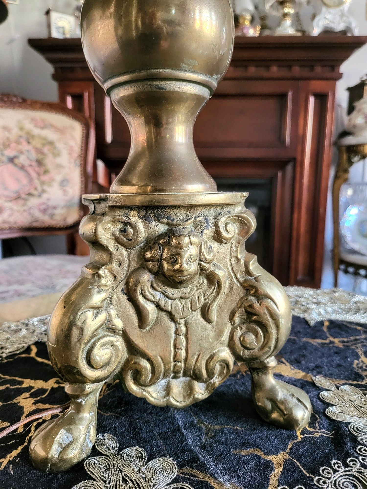 Stara duża  lampa  mosiężna