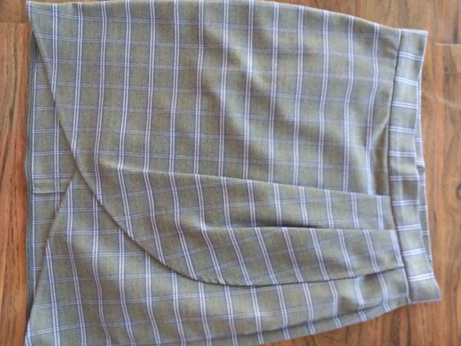 Spódnica lavard nowa bez metek rozmiar 38 przed kolano