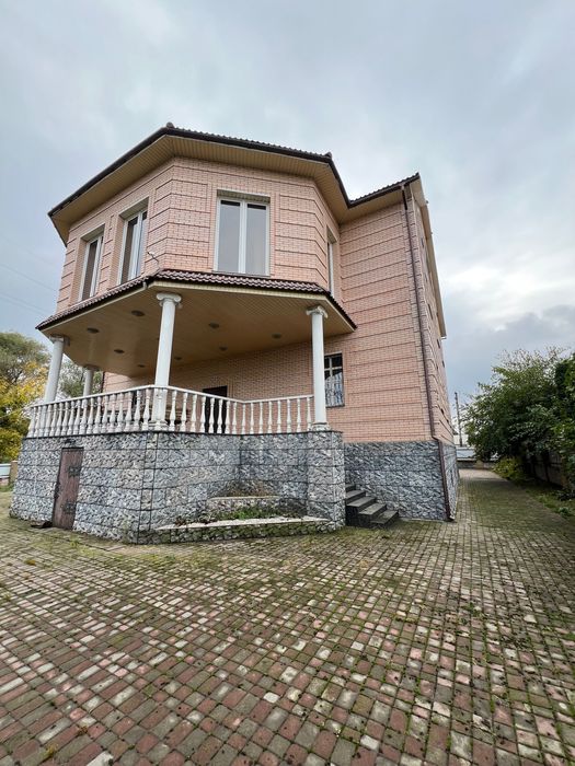 ПРОДАЖ. Заміський будинок,маєток .Слобода , біля води. Поряд Черкаси