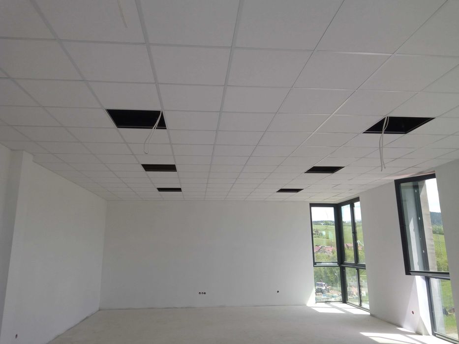 Sufit podwieszany kasetonowy modułowy z montażem Cała Polska