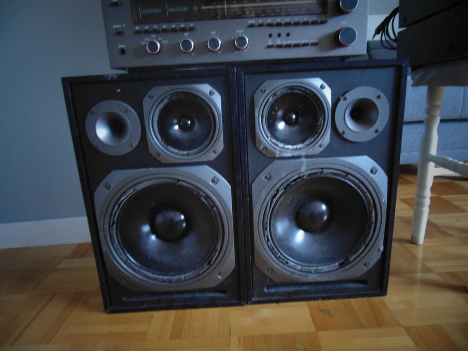 Zestaw audio, kolumny oraz gramofon