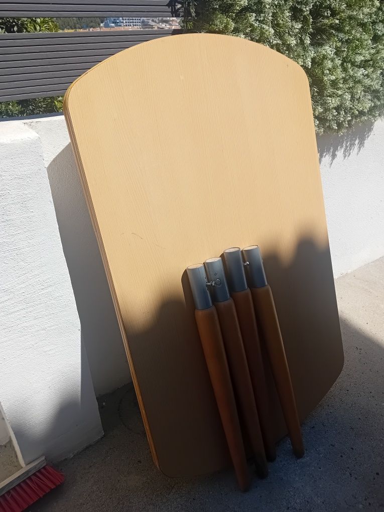 Mesa extensível estado aceitável