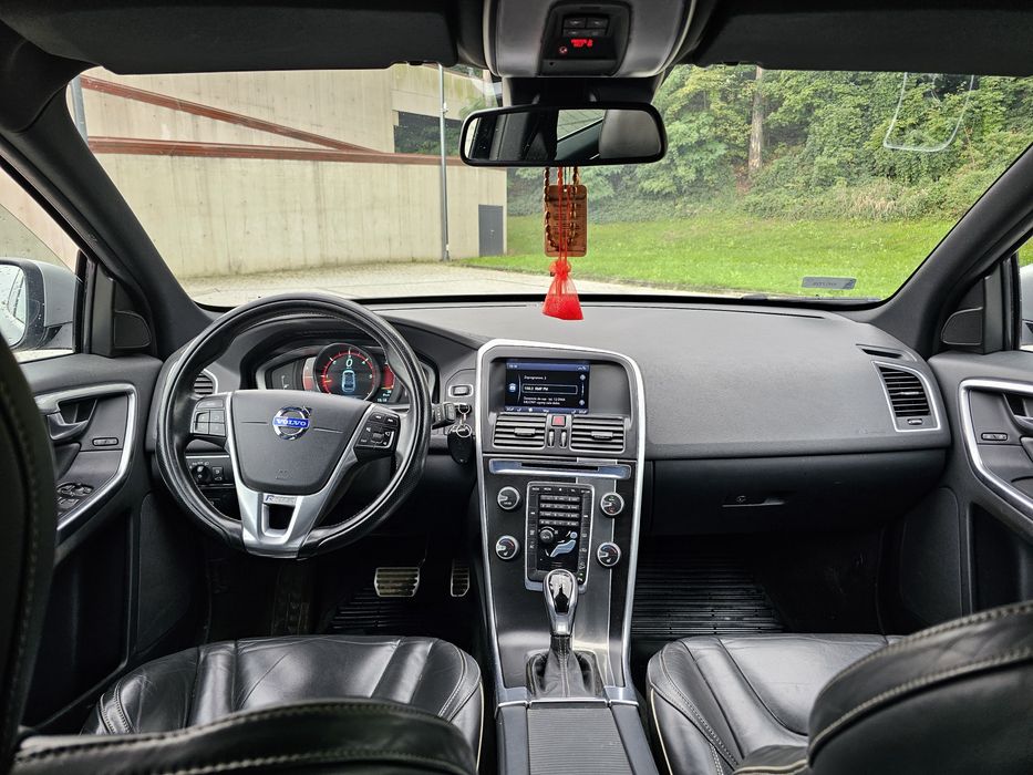 Volvo XC60 R-Design 2.4 D5 215 km 5 cylindrów