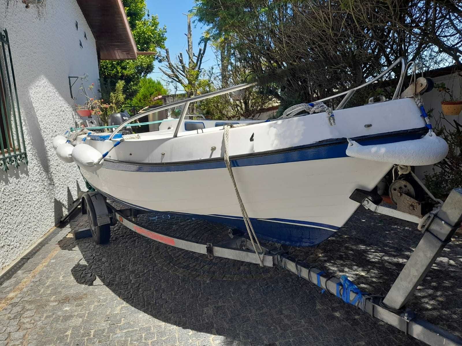 Barco de 5m Pesca desportiva oferta do atralado  6 pessoas