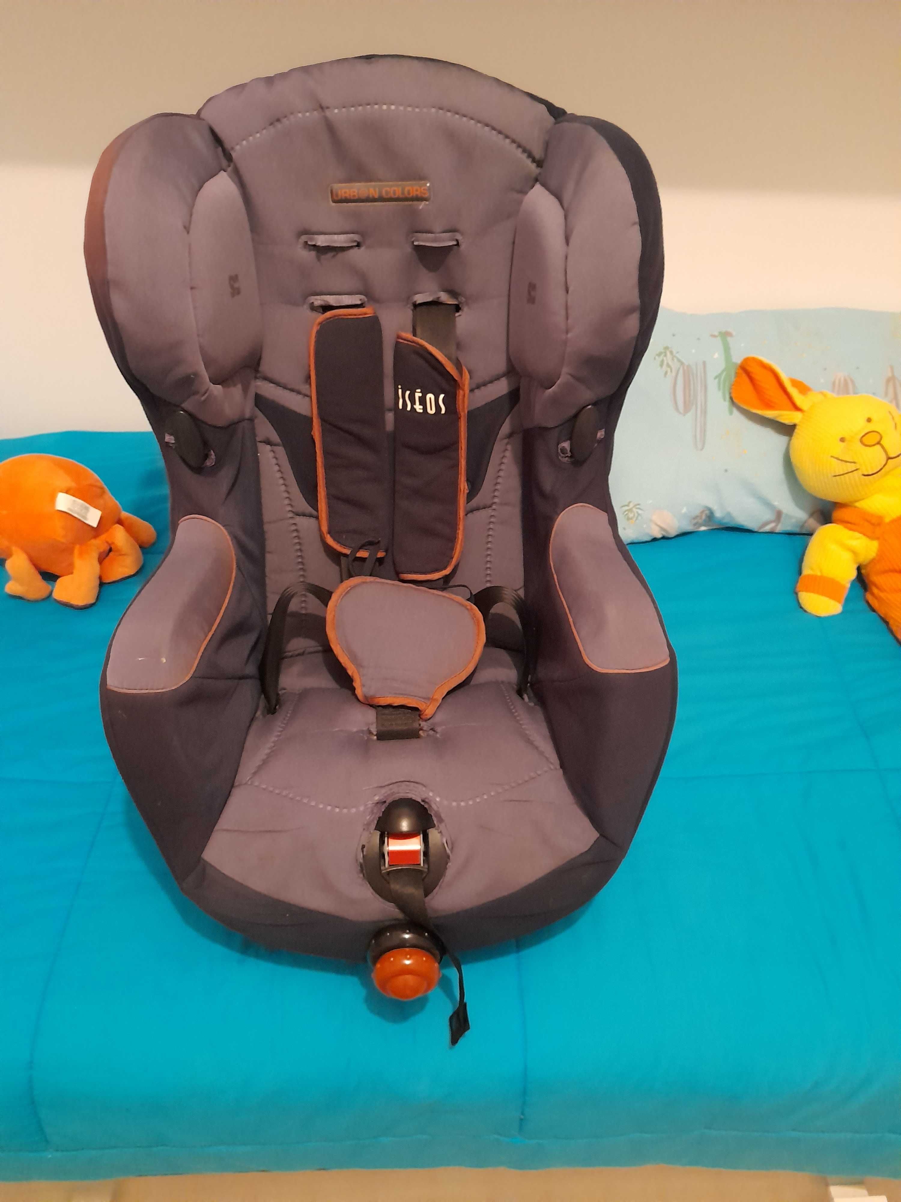 Cadeira de bebê regulado em altura e largura