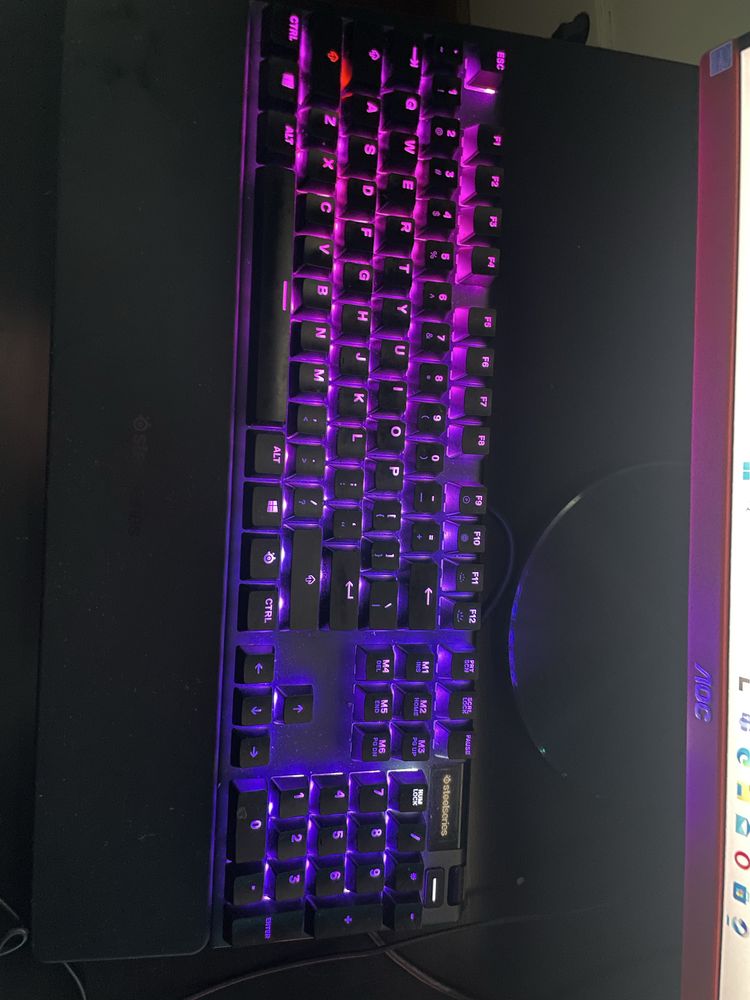 Setup gamer/ torre/ monitor/teclado/rato/fones