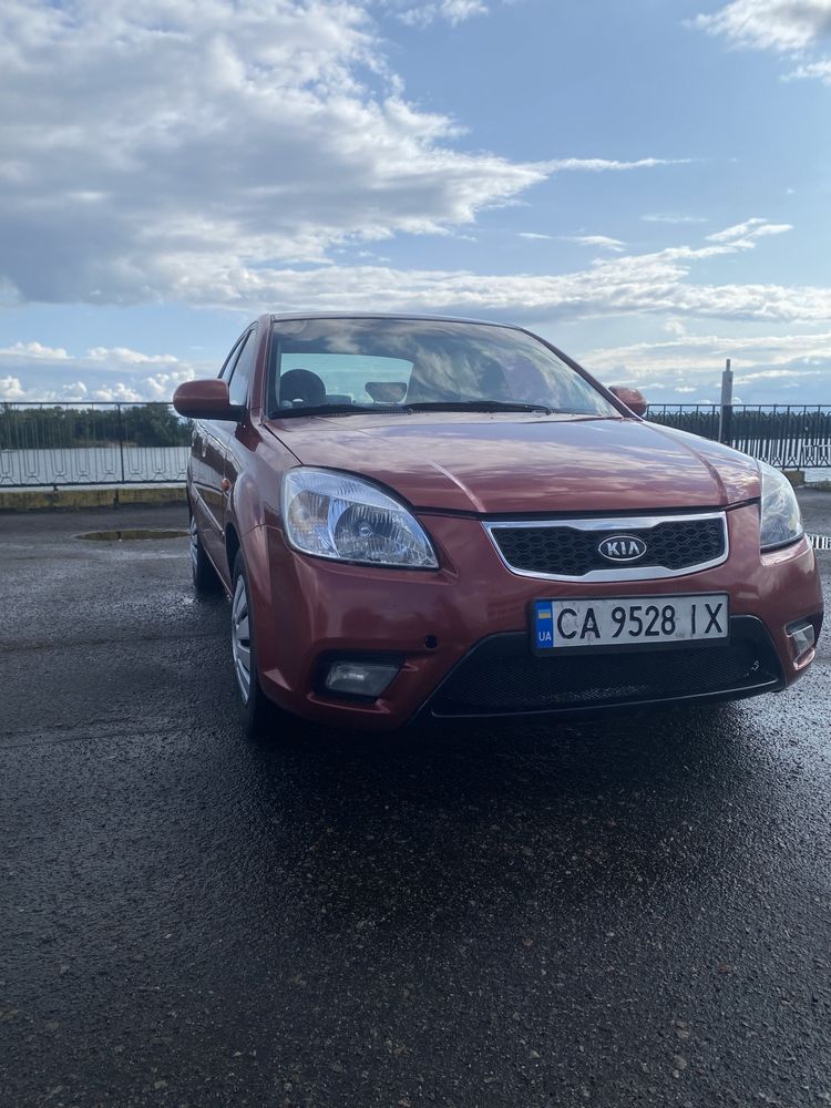 Kia rio 2 2011 року