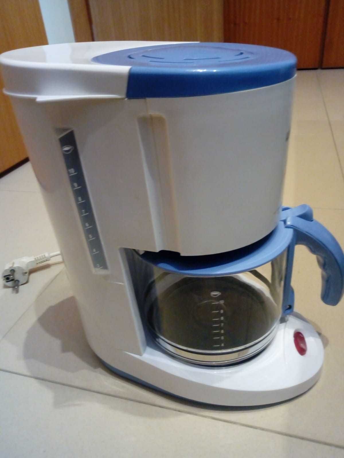 Máquina de café Ufesa, com filtro