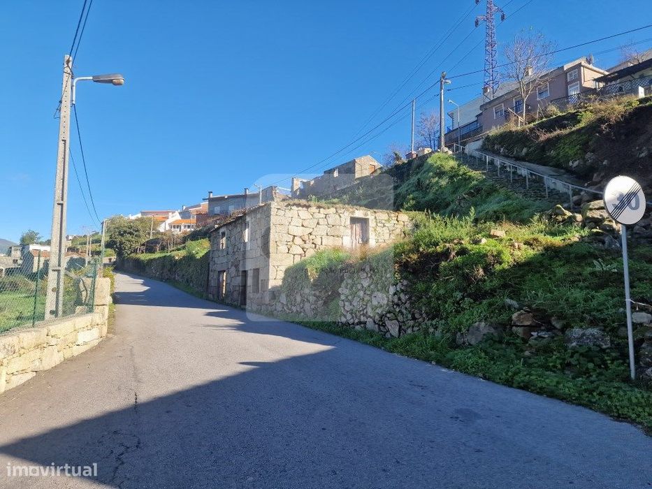 Com Projeto Aprovado | Imóvel para Reconstrução de Moradia T3 | Vil...