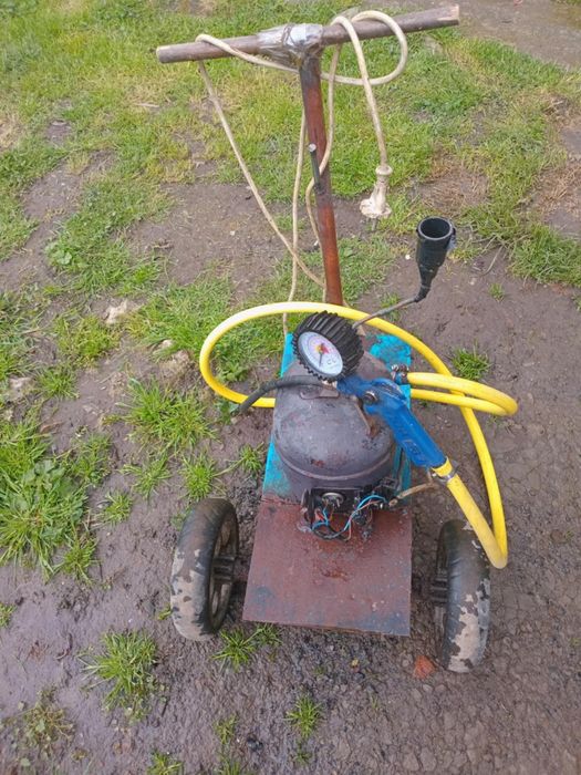 Компресор для накачування  коліс