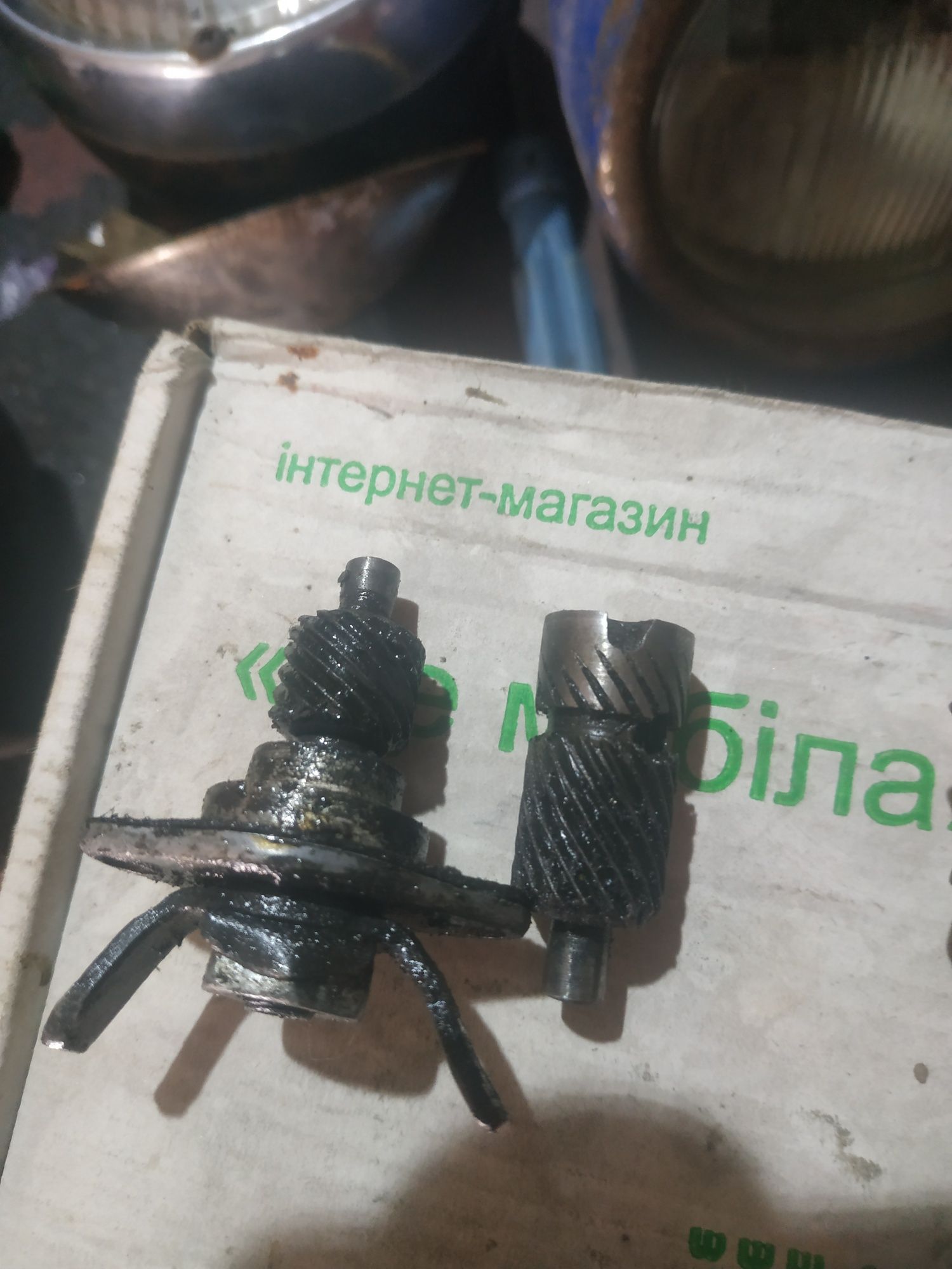 Шестерни спидометра на мопед Карпаты