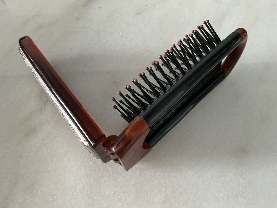 Escova de cabelo dobravel com revestimento a prata italiana gravada