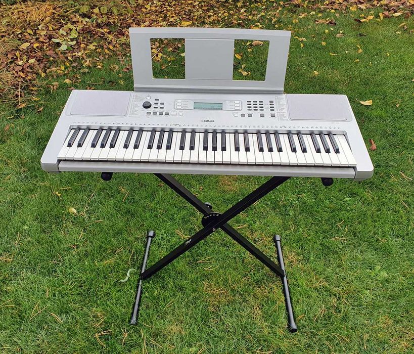 Синтезатор Yamaha YPT-370 (61-клавішна динамічна клавіатура)