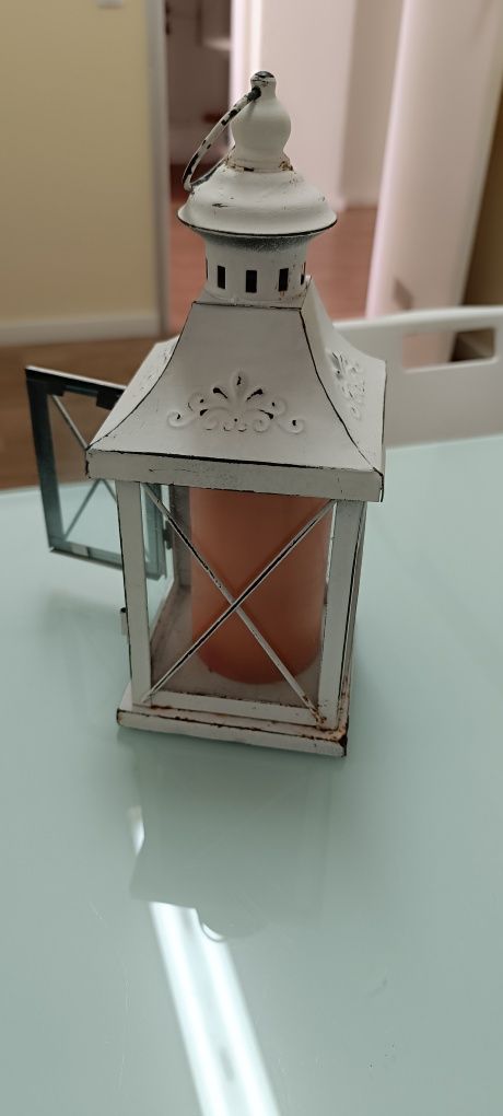 Lanterna com vela. Usado. Branco