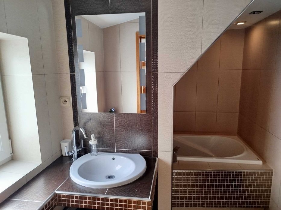 dom w zabudowie szeregowej: 3 pokoje, 2 łazienki, dobra lokalizacja