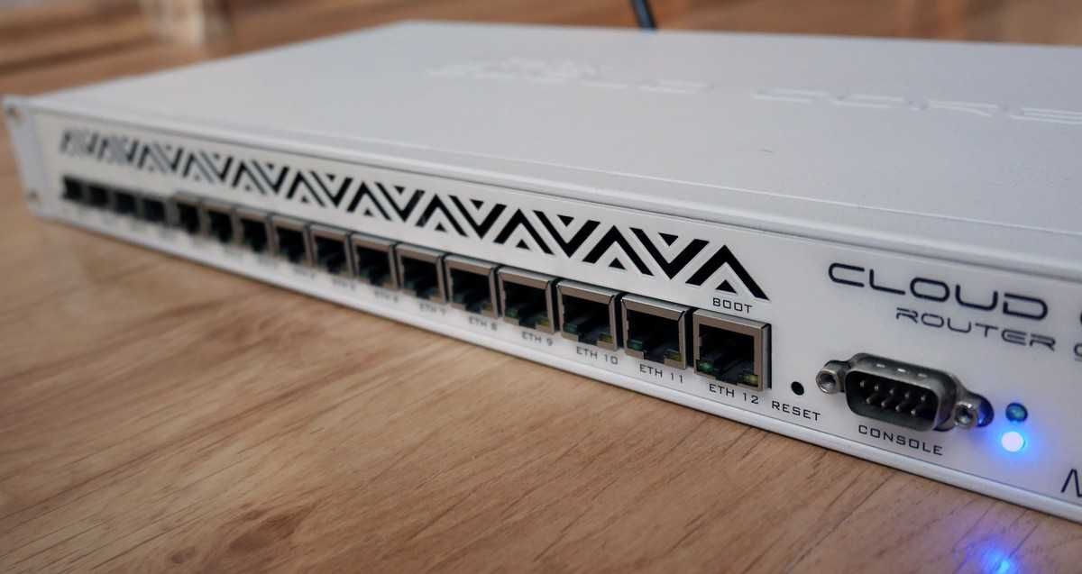 Router MikroTik CCR1036-12G-4S