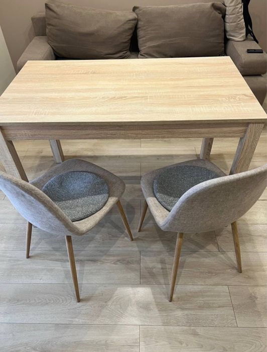 Стіл, два стільці, Висота стола 75 см; довжина 1м. 20 см;ширина 68 см.