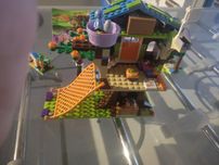 LEGO Friends Domek na drzewie 41335