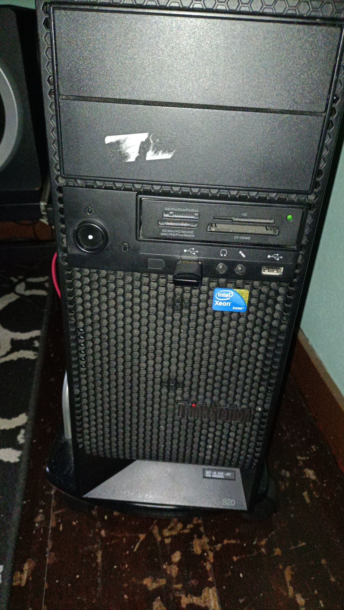 Lenovo workstation xeon.