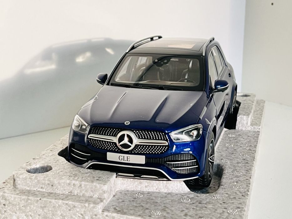 Mercedes-Benz GLE V167 full open Norev 1/18