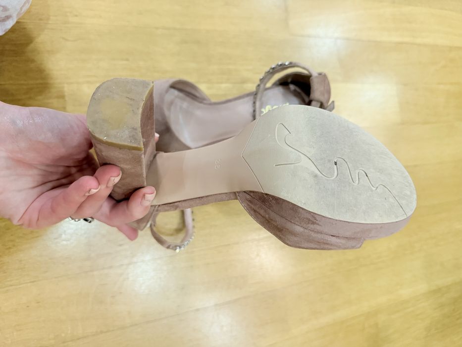 Босоніжки на каблуку Prego