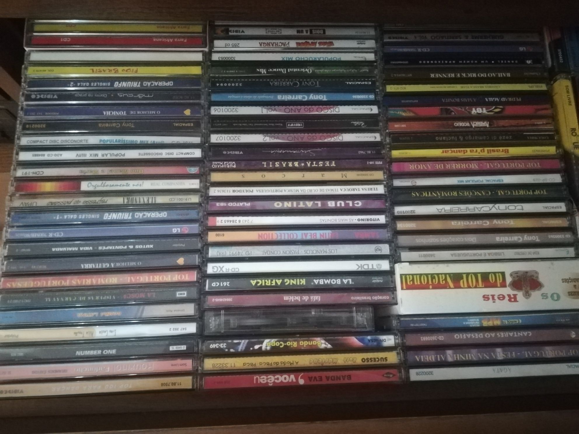 Cd's antigos. Vários tipos de música