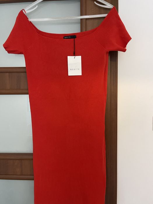 Sukienka Mohito czerwona sexy dopasowana odkryte ramiona nowa