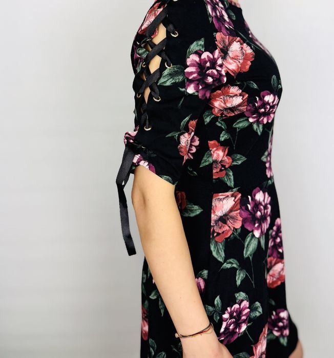 Czarna sukienka w kwiaty z wiązaniami na rękawach L 40 Dorothy Perkins