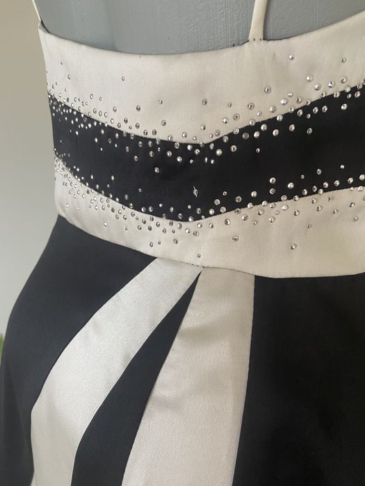 Piękna wieczorowa suknia DAVE & JOHNNY na studniówkę karnawał ślub