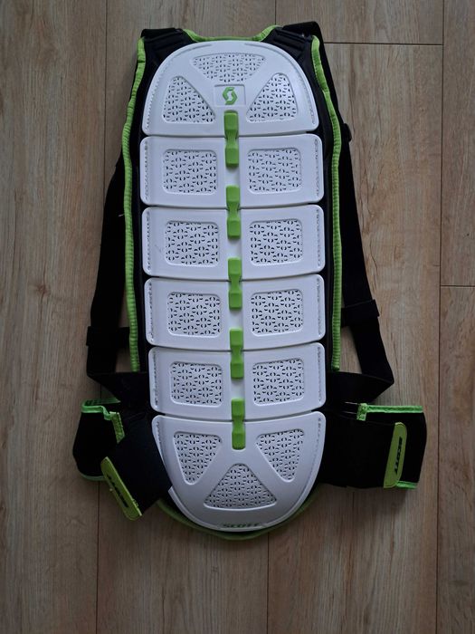 Ochraniacz na plecy  SCOTT na narty ,motor, deskorolkę