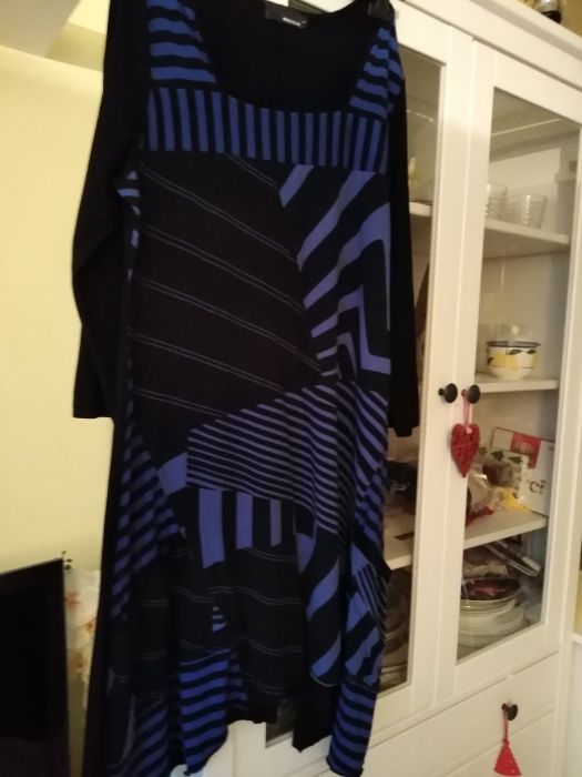 Sukienka w kolorze czarno -szafirowym ,rękaw r. L-XL
