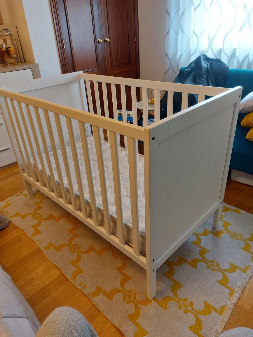 Cama de grades Sundvik com colchão