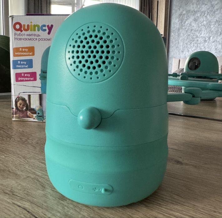 Інтерактивний робот Квінсі Quincy
