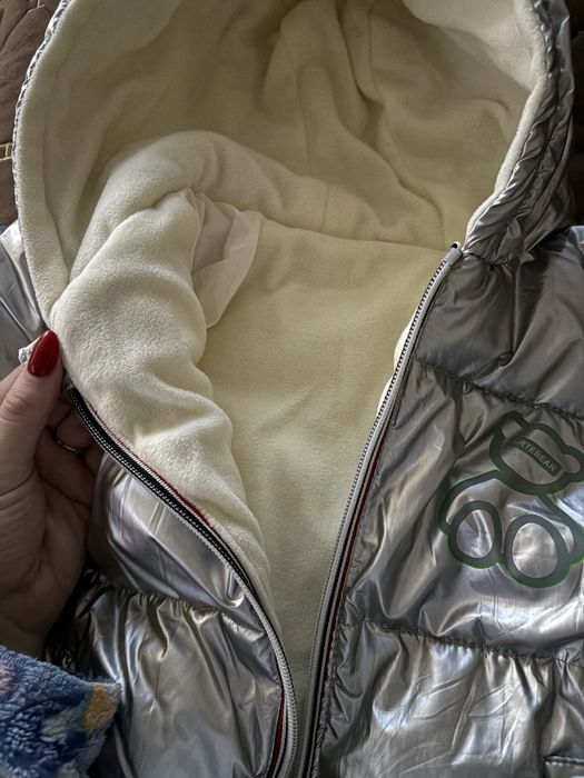 Куртка на дівчинку