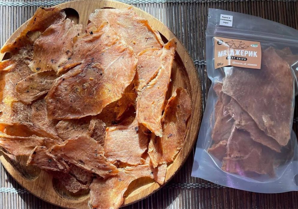 М'ясні джерки. Курячі чіпси. В’ялене м’ясо Снеки. Кабаноси