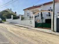 Moradia T2 com cave , jardim e garagem
