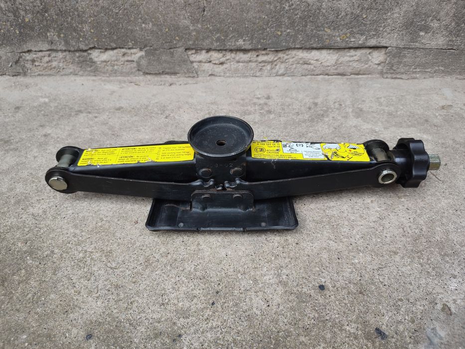 Домкрат Mercedes A class w168 B class w245